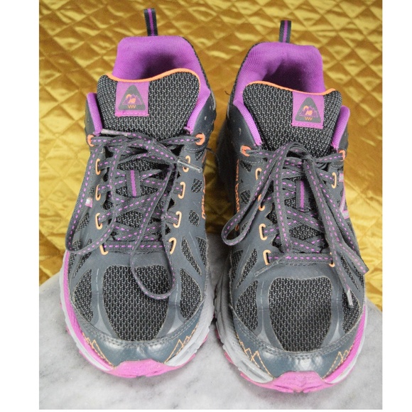 SOLD New Balance 610 Women's Trail Running Shoes - Picture 2 of 8
